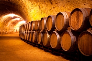 Why is oak aging a popular method for producing wines from Ribera del Duero